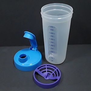Tupperware quick shake maker